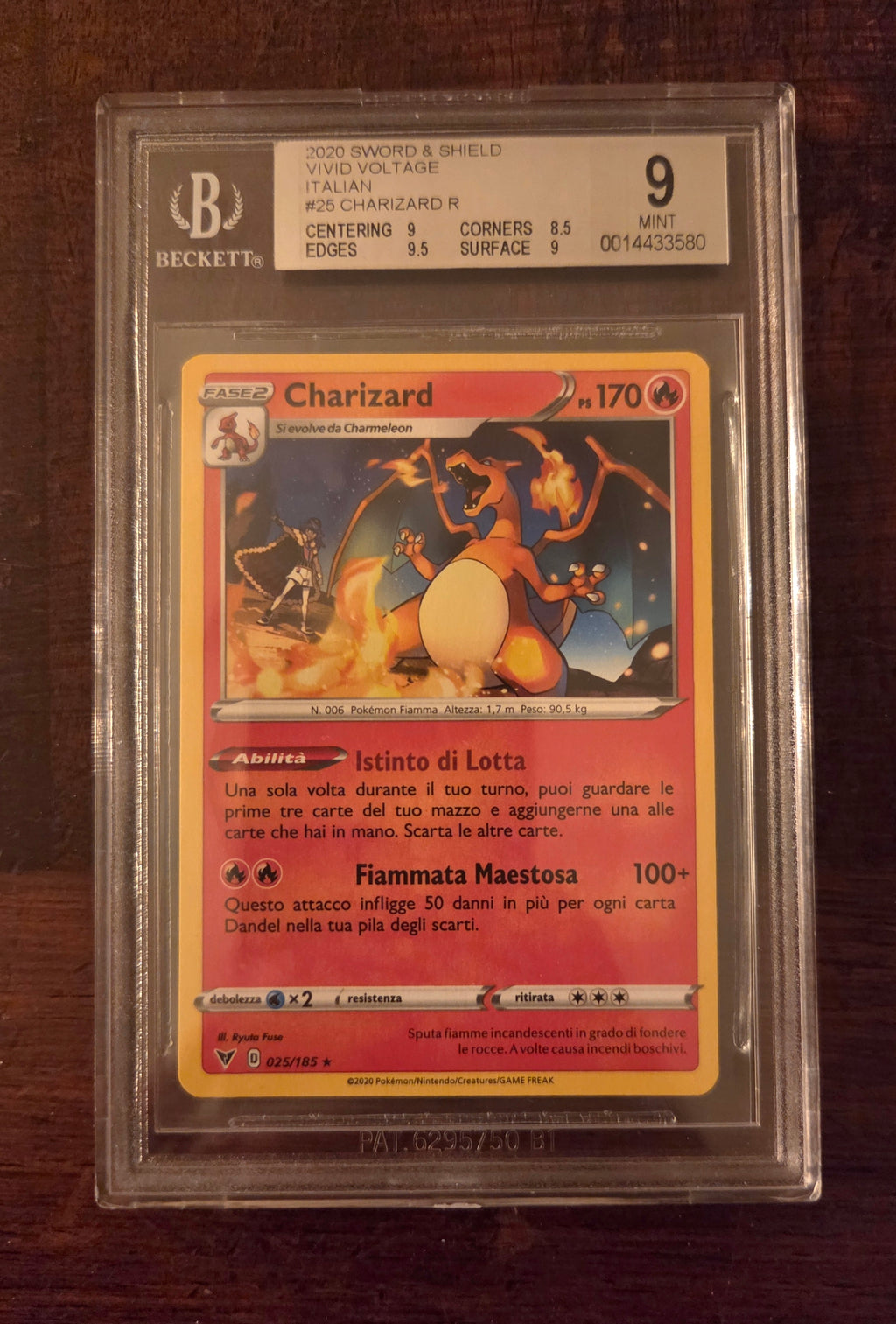 Charizard ITA (025/185 Non Holo) Voltaggio Sfolgorate BGS 9 MINT